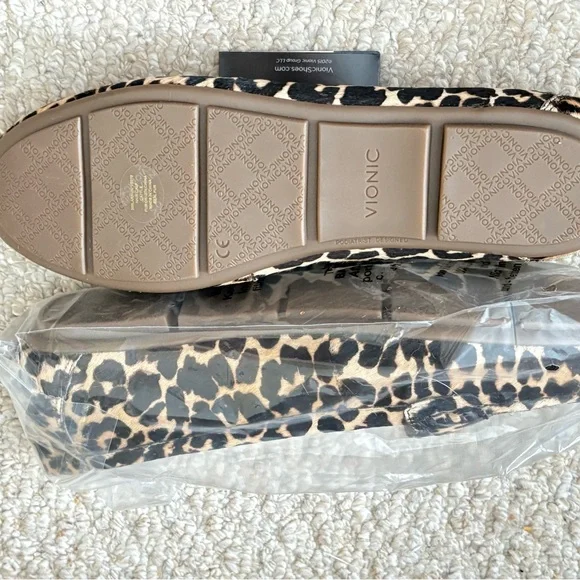 Vionic Women's Leopard Print Flats - Picture 3 of 5